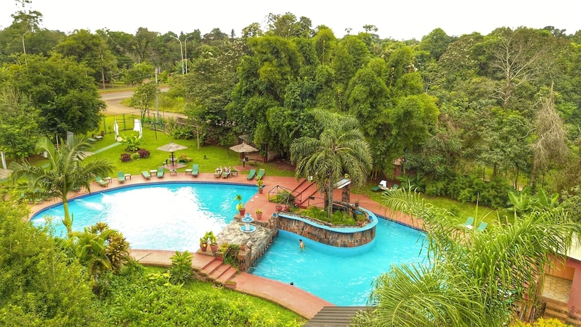 Imagen de la piscina del Hotel Carmen, Comunidad Aborigen Yryapú. Foto 18