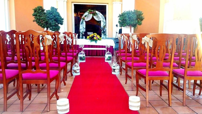 Imagen de los exteriores del Hotel Carmen, La Carlota. Foto 10