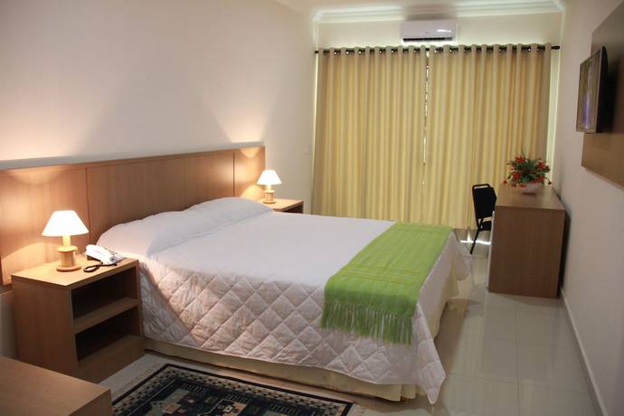 Imagen de la habitación del Hotel Carmen Palace. Foto 13