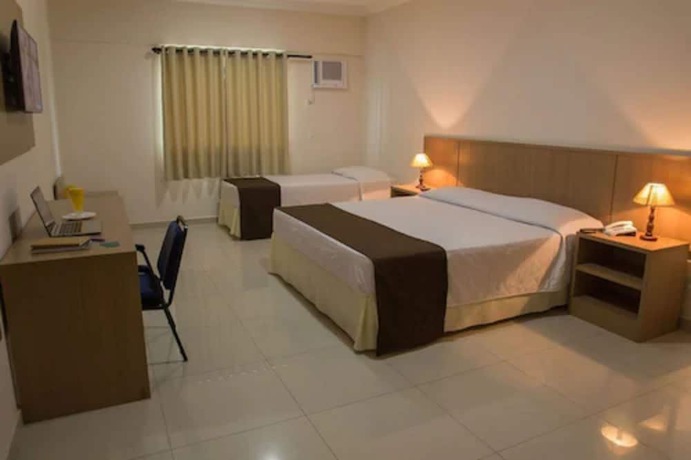 Imagen de la habitación del Hotel Carmen Palace. Foto 14