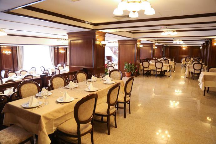 Imagen del bar/restaurante del Hotel Carmen, Predeal. Foto 3
