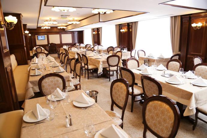 Imagen del bar/restaurante del Hotel Carmen, Predeal. Foto 4