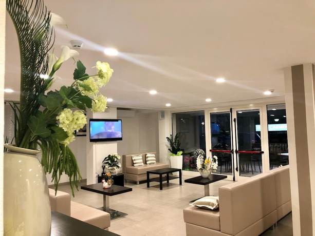 Imagen de los interiores del Hotel Carmen, Riccione. Foto 17