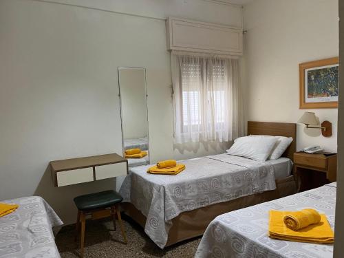 Imagen de la habitación del Hotel Carmen, San Bernardo. Foto 12