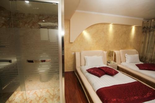 Imagen de la habitación del Hotel Carmen, Shkoder. Foto 7