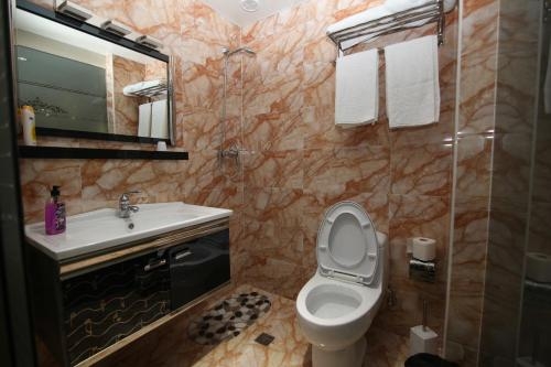 Imagen de la habitación del Hotel Carmen, Shkoder. Foto 9