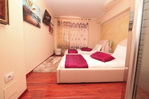 Imagen general del Hotel Carmen, Shkoder. Foto 5