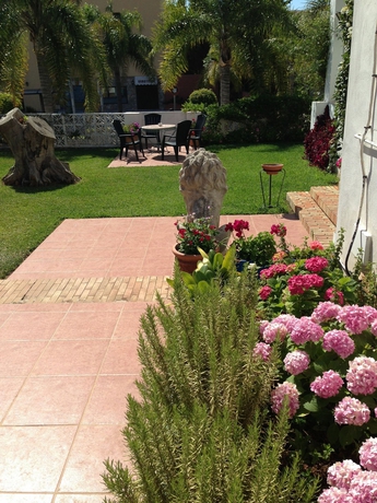 Imagen de los exteriores del Hotel Carmen Teresa. Foto 15