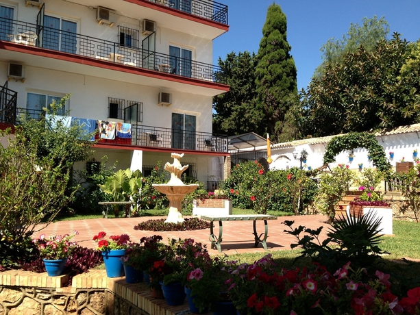 Imagen de los exteriores del Hotel Carmen Teresa. Foto 16