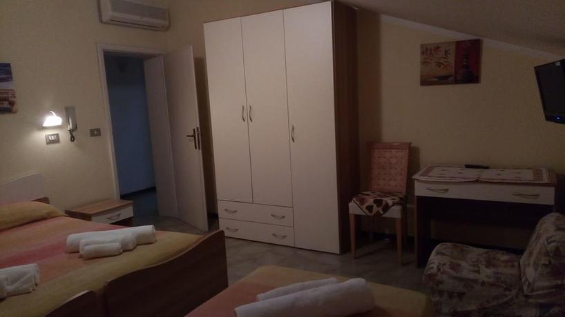 Imagen de la habitación del Hotel Carmen Viserba. Foto 6