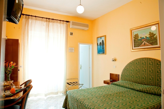 Imagen de la habitación del Hotel Carmencita. Foto 5