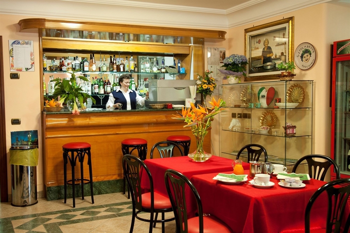 Imagen del bar/restaurante del Hotel Carmencita. Foto 2