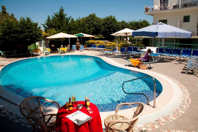 Imagen de la piscina del Hotel Carmencita. Foto 13