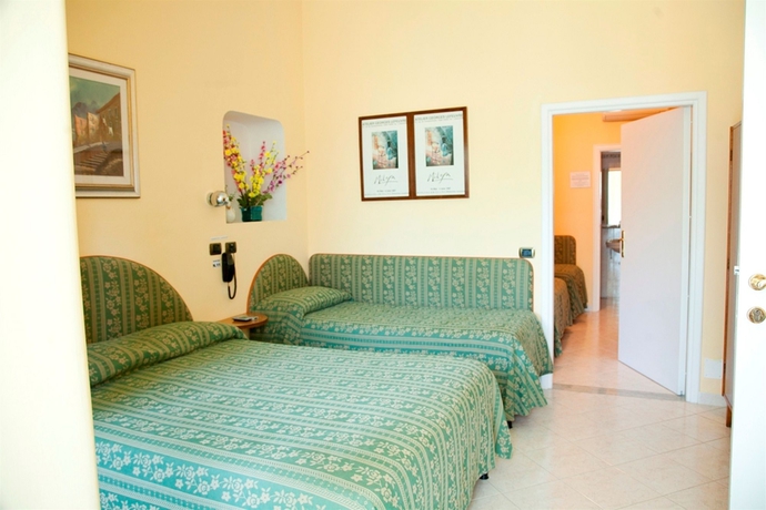 Imagen de la habitación del Hotel Carmencita. Foto 6