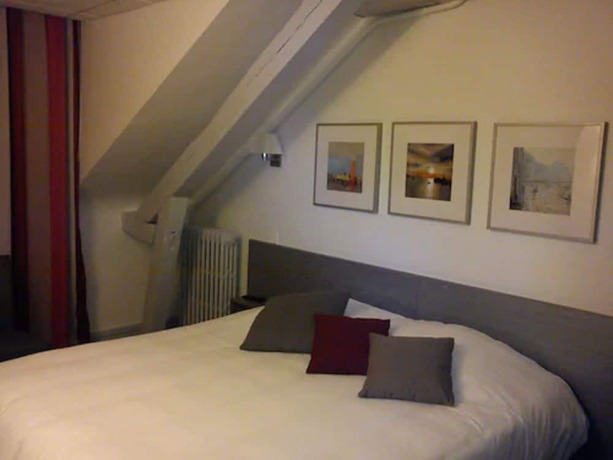 Imagen de la habitación del Hotel Carmin. Foto 6