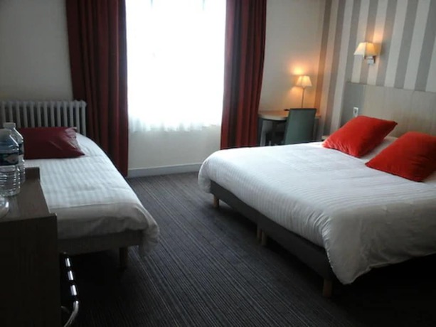 Imagen de la habitación del Hotel Carmin. Foto 12