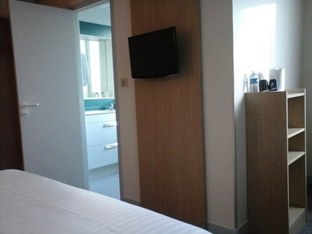 Imagen de la habitación del Hotel Carmin. Foto 17