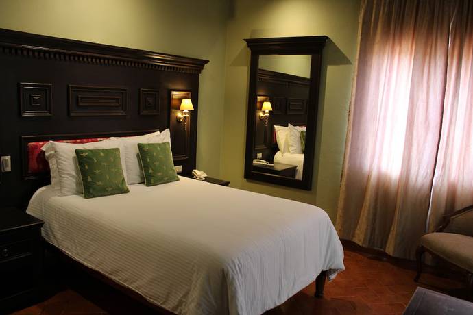 Imagen de la habitación del Hotel Carmina. Foto 8