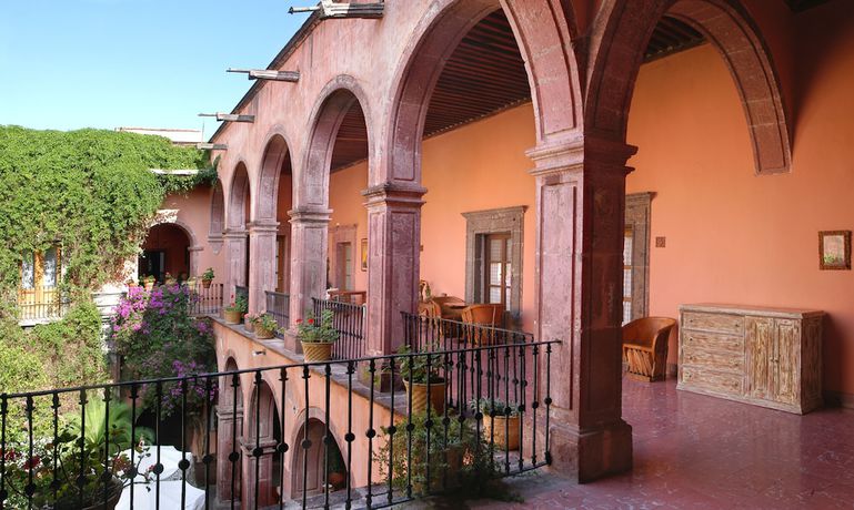 Imagen de los interiores del Hotel Carmina. Foto 20