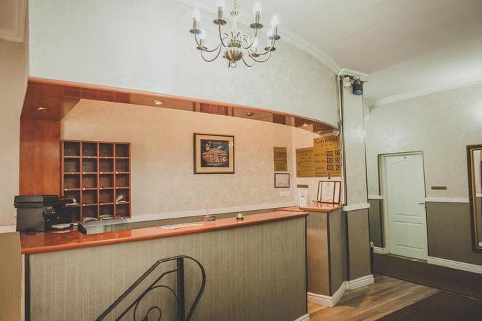 Imagen de los interiores del Hotel Carnival, Oradea. Foto 5