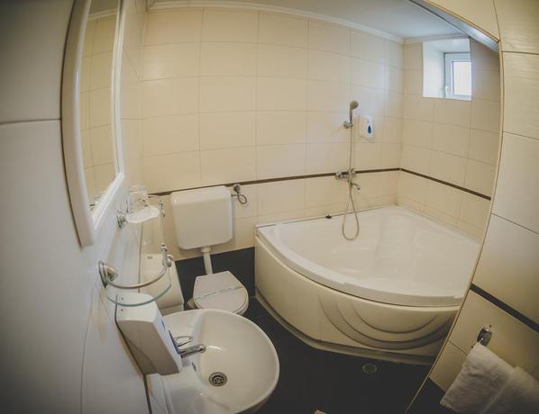 Imagen de los interiores del Hotel Carnival, Oradea. Foto 8
