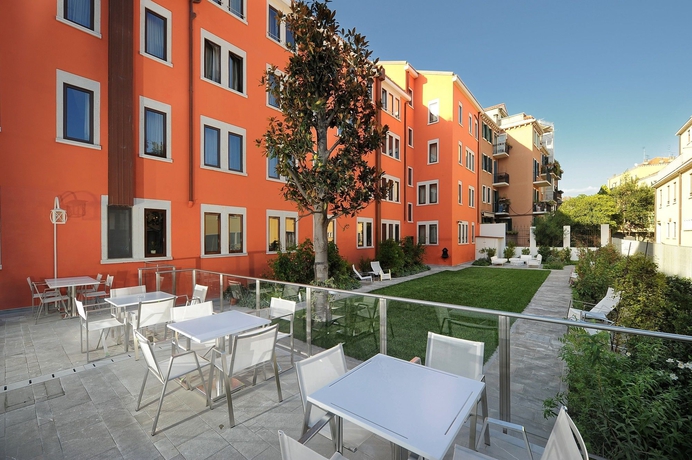 Imagen de los exteriores del Hotel Carnival Palace. Foto 16