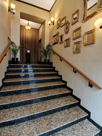 Imagen de los interiores del Hotel Carol Constanta. Foto 17