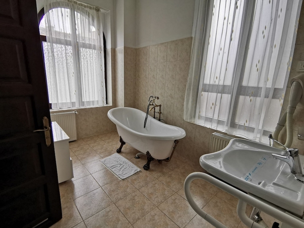 Imagen de la habitación del Hotel Carol Constanta. Foto 16