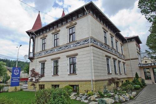 Imagen general del Hotel Carol - Vatra Dornei. Foto 3