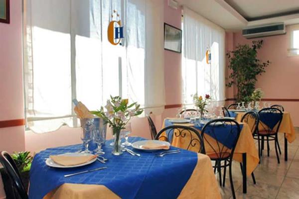 Imagen del bar/restaurante del Hotel Carolin, Rimini. Foto 2