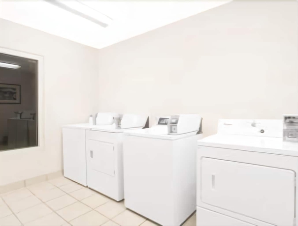 Imagen de los interiores del Hotel Carolina, A Days Inn By Wyndham. Foto 16