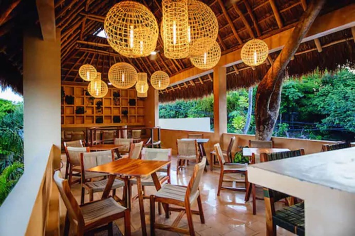 Imagen del bar/restaurante del Hotel Carolina Bacalar. Foto 2