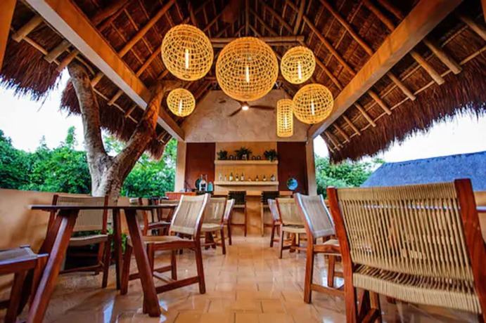 Imagen del bar/restaurante del Hotel Carolina Bacalar. Foto 3