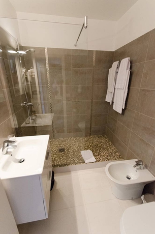 Imagen de la habitación del Hotel Carolina, Cannes. Foto 8