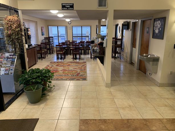 Imagen de los interiores del Hotel Carolina Inn And Suites Of Lake Norman. Foto 16