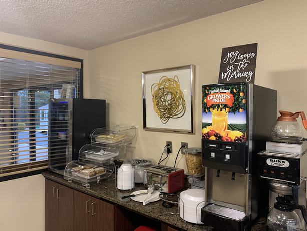 Imagen del bar/restaurante del Hotel Carolina Inn And Suites Of Lake Norman. Foto 3