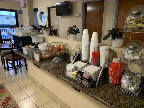 Imagen del bar/restaurante del Hotel Carolina Inn And Suites Of Lake Norman. Foto 4