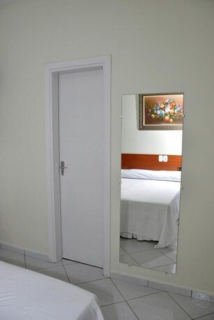 Imagen de la habitación del Hotel Carolina Plaza. Foto 17