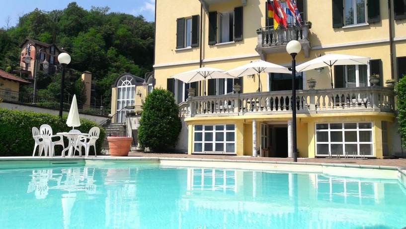 Imagen de la piscina del Hotel Caroline, Ardena. Foto 17