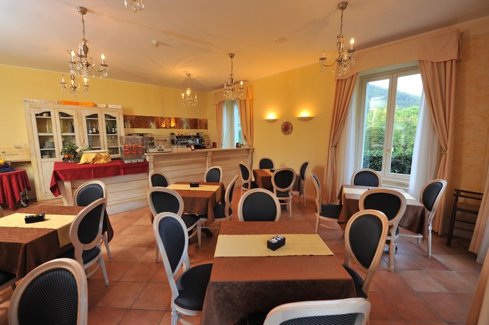 Imagen del bar/restaurante del Hotel Caroline, Ardena. Foto 3