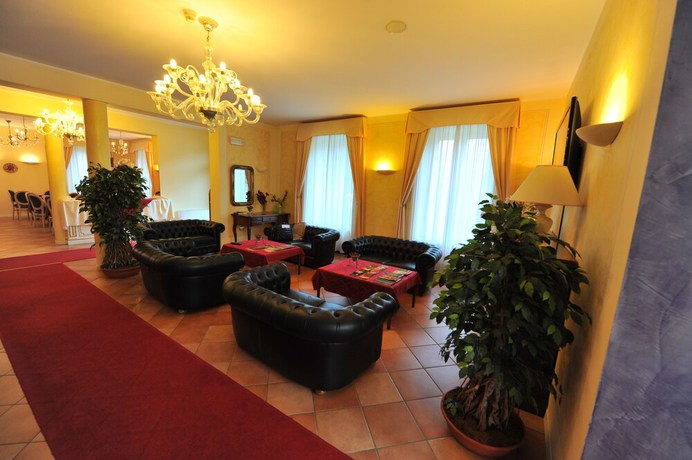 Imagen de los interiores del Hotel Caroline, Ardena. Foto 14