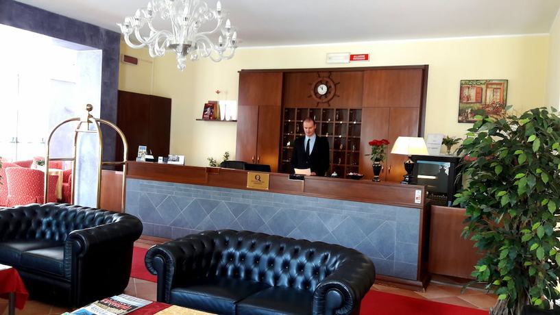 Imagen de los interiores del Hotel Caroline, Ardena. Foto 16
