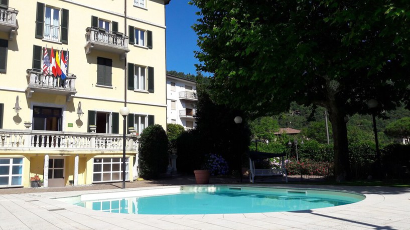 Imagen de la piscina del Hotel Caroline, Ardena. Foto 20