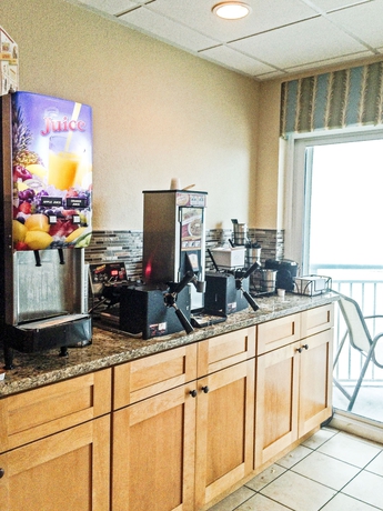 Imagen del bar/restaurante del Hotel Carolinian Beach Resort. Foto 4