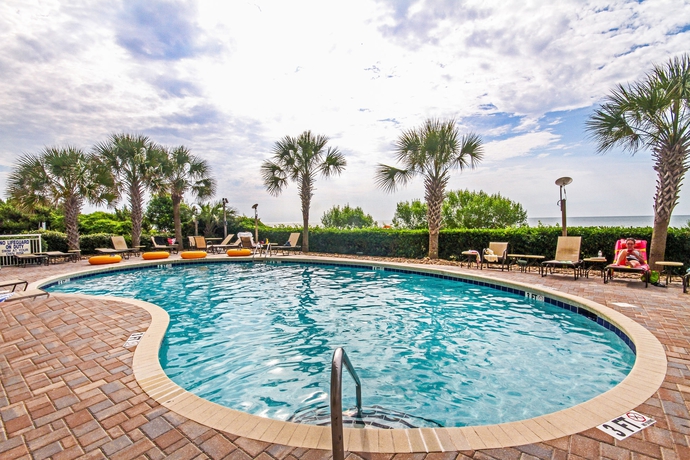 Imagen de la piscina del Hotel Carolinian Beach Resort. Foto 14