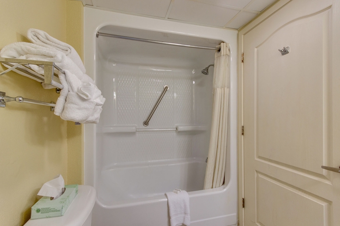 Imagen de la habitación del Hotel Carolinian Beach Resort. Foto 6