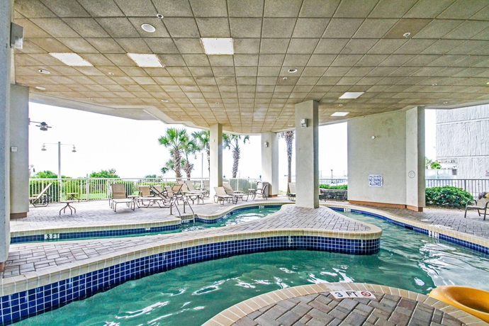 Imagen de la piscina del Hotel Carolinian Beach Resort. Foto 15