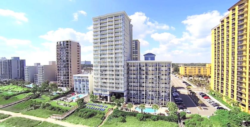 Imagen de los exteriores del Hotel Carolinian Beach Resort. Foto 9