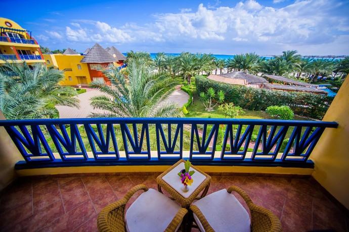 Imagen de la habitación del Hotel Carols Beau Rivage. Foto 5