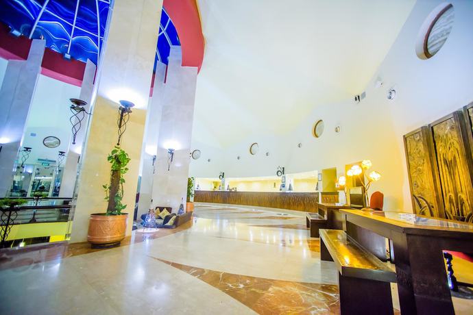 Imagen de los interiores del Hotel Carols Beau Rivage. Foto 18